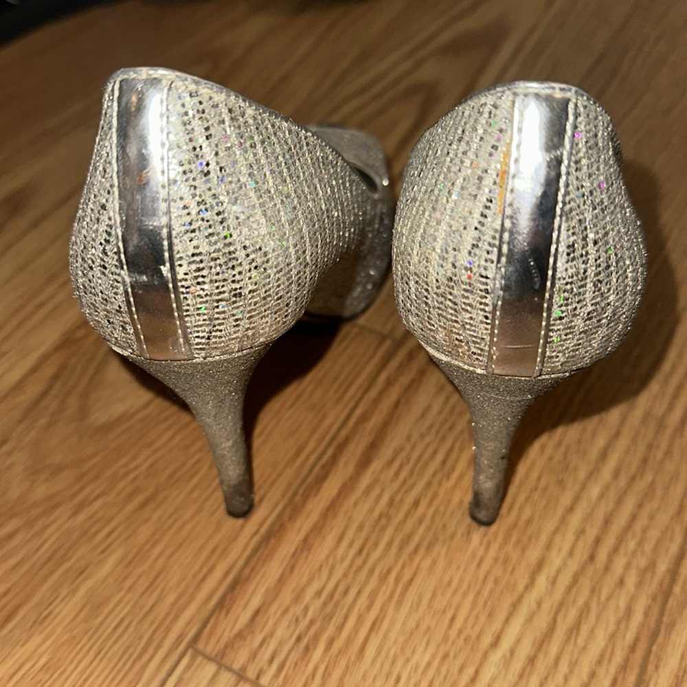 Silver heels - Picture 5 of 5